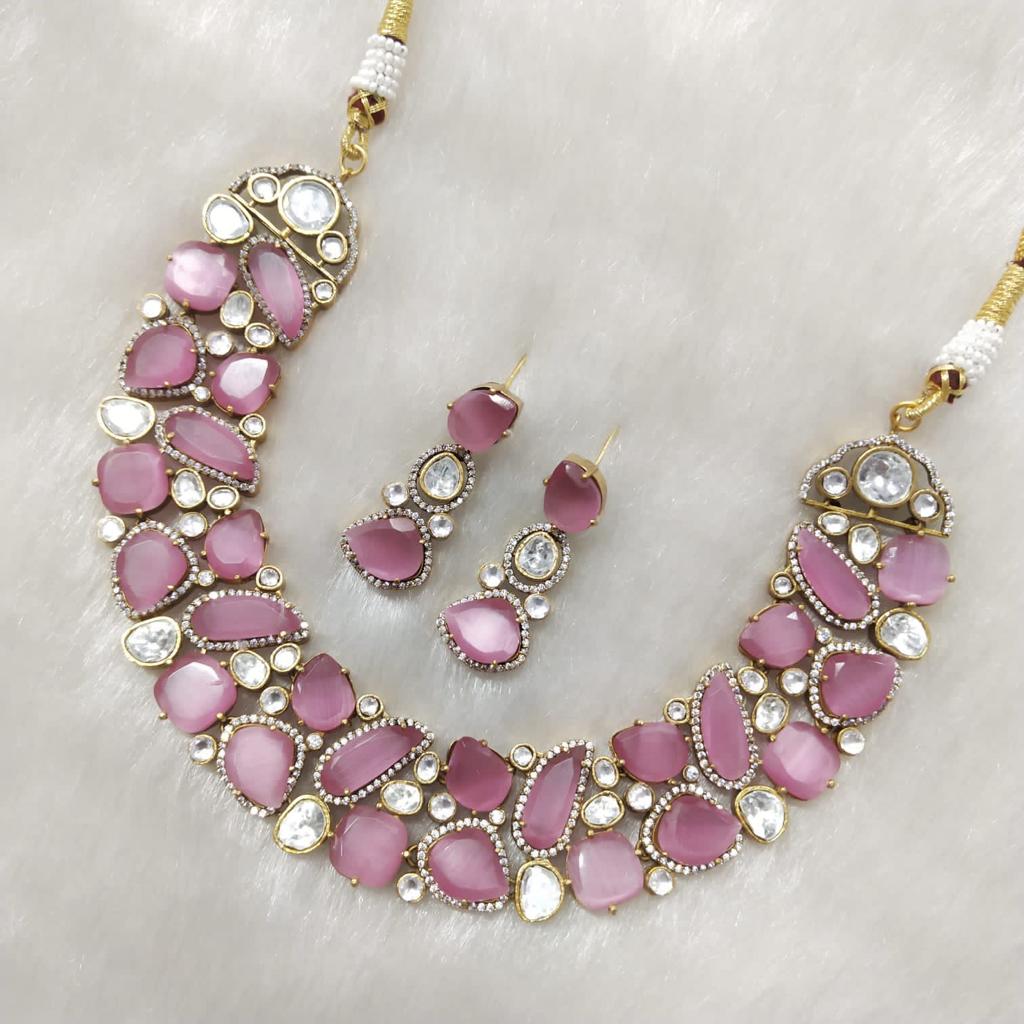 Statement polki necklace stunned with diamonds