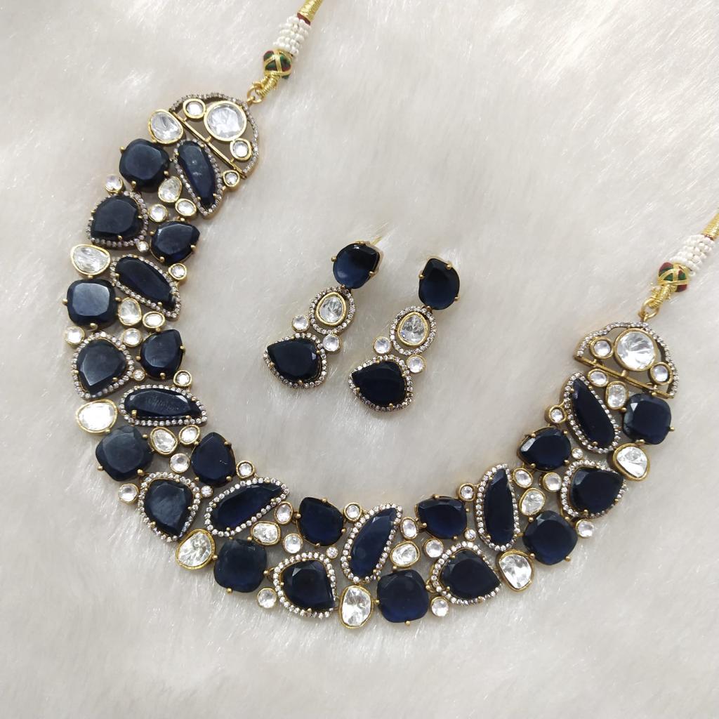 Statement polki necklace stunned with diamonds