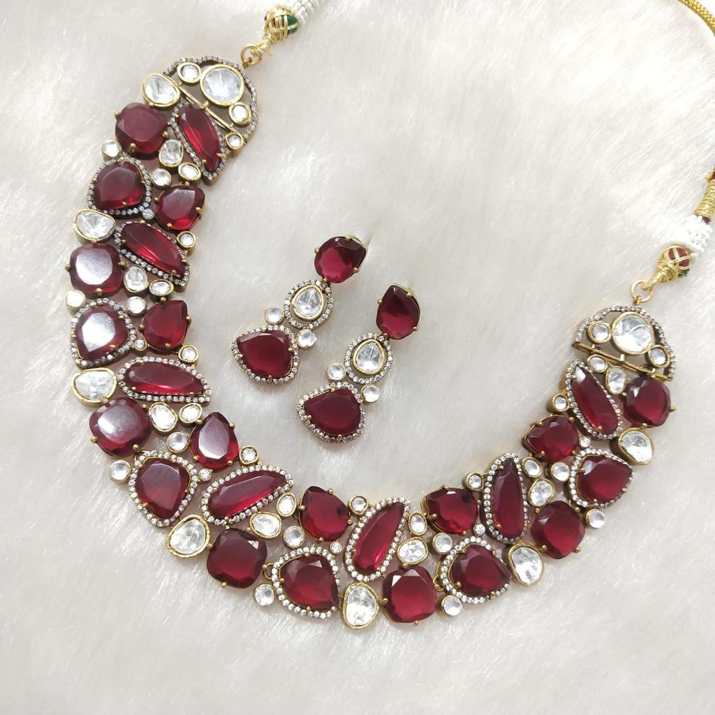 Statement polki necklace stunned with diamonds