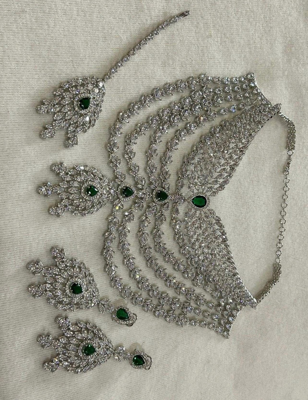 Exquisite Faux Emerald Diamond finish Bridal Choker Necklace With Statement Earrings/Bollywood Wedding Set/Sabyasachi Jewelry/Bridal jewelry