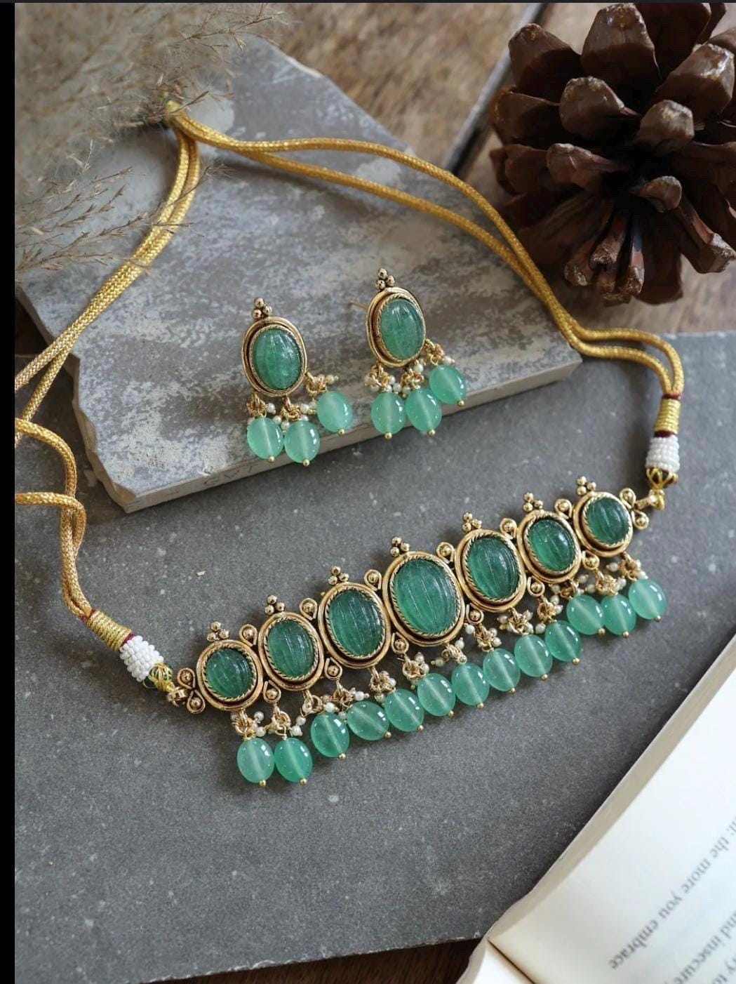 Sabyasachi inspired green Choker set with earrings/Indian Pakistani Necklace Set/Bridal jewelry/Statement necklace/Bollywood