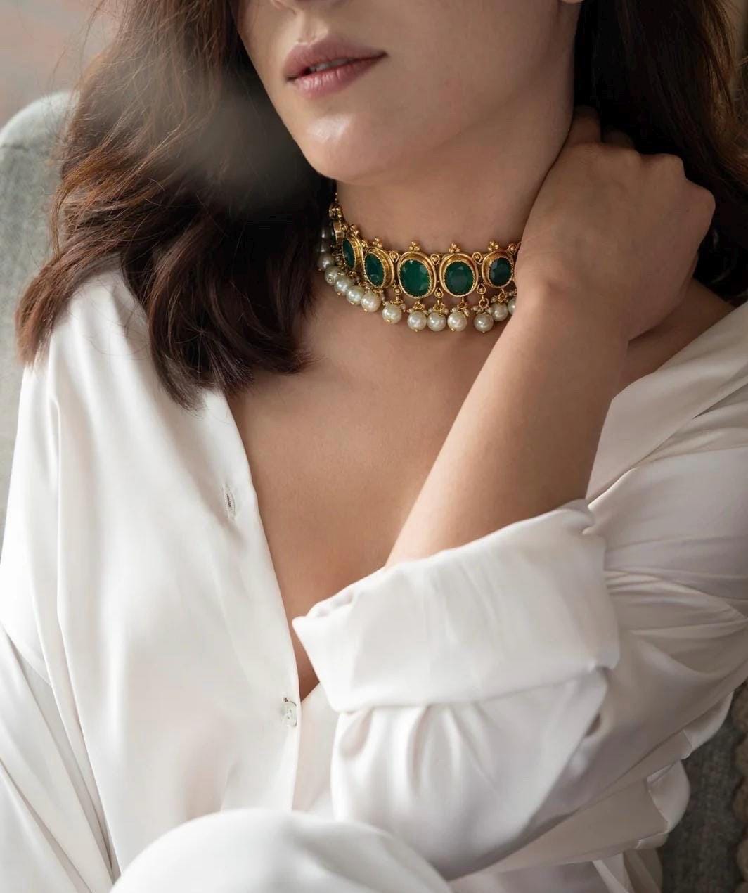 Sabyasachi inspired emerald green Choker set with earrings/Indian Pakistani Necklace Set/Bridal jewelry/Statement necklace/Bollywood