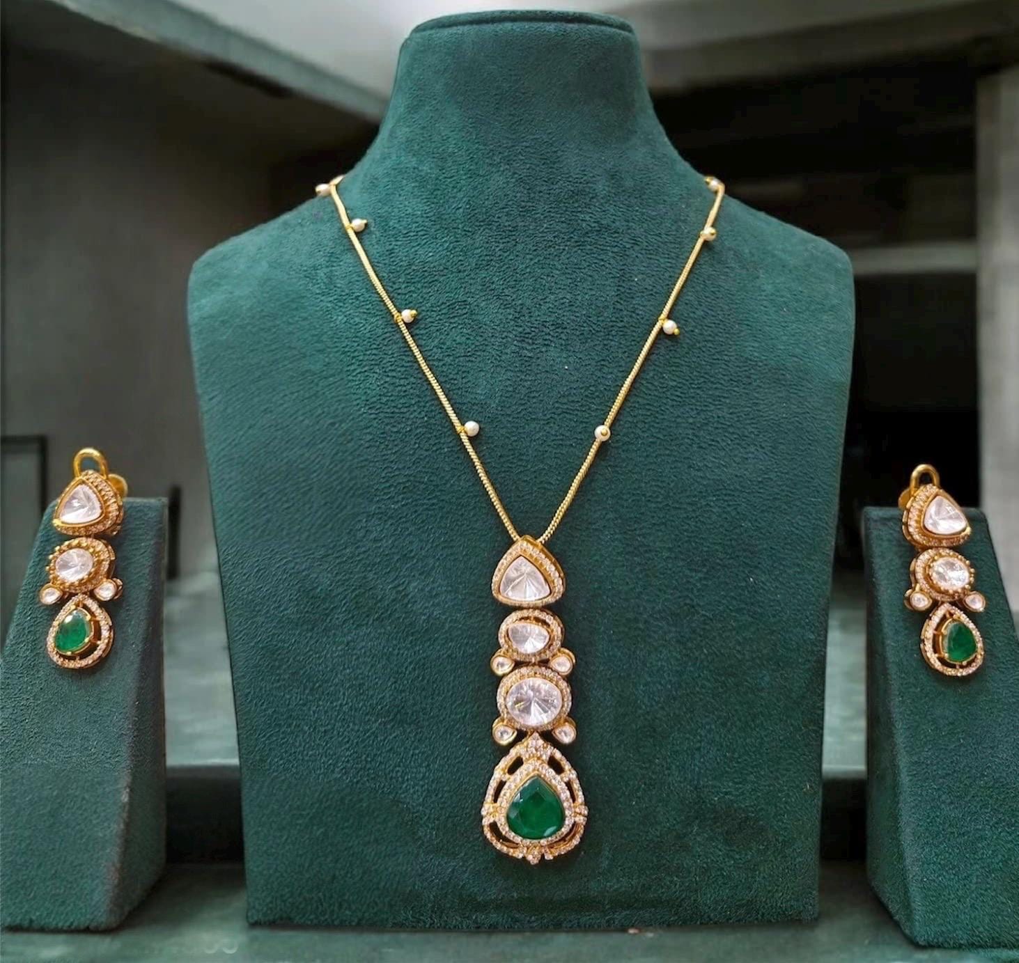Royal Sabyasachi Inspired Emerald green doublet Pendant Necklace With Earrings,Indian Pakistani Punjabi Wedding Jewelry Set/Statement Set