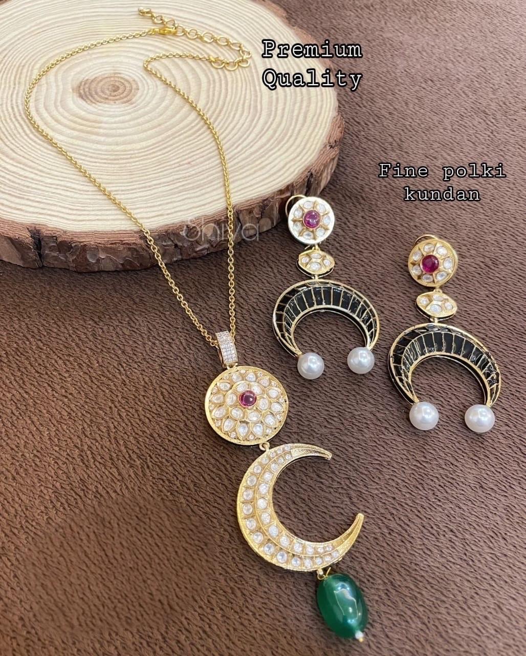 Bollywood Celebrity, Kareena Kapoor, Inspired Polki Kundan Pendant With Earrings Indian Jewelry, Sabyasachi Statement Jewelry,Pakistani set
