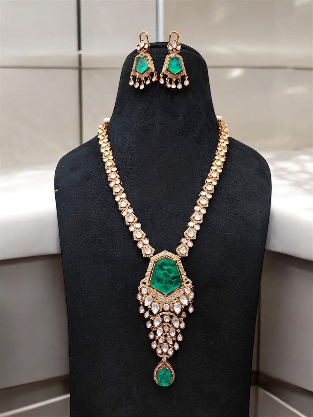 Emerald Doublet Long Victorian Necklace/sabyasachi inspired Statement Indian Pakistani Fusion Bridal Wedding Bridesmaid pendant necklace set